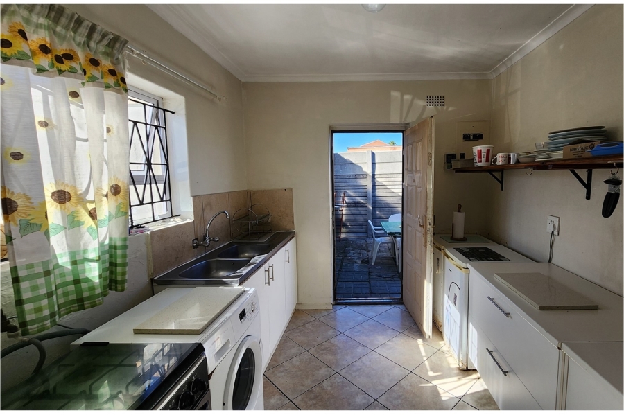 6 Bedroom Property for Sale in Strandfontein Western Cape